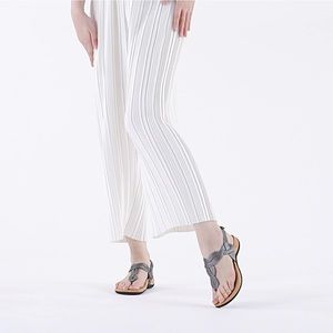 Athlefit Women's Orthopedic Arch Support Sandals, gray/silver size 8 like new